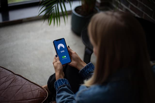 Best Unlockable Phones for Travel